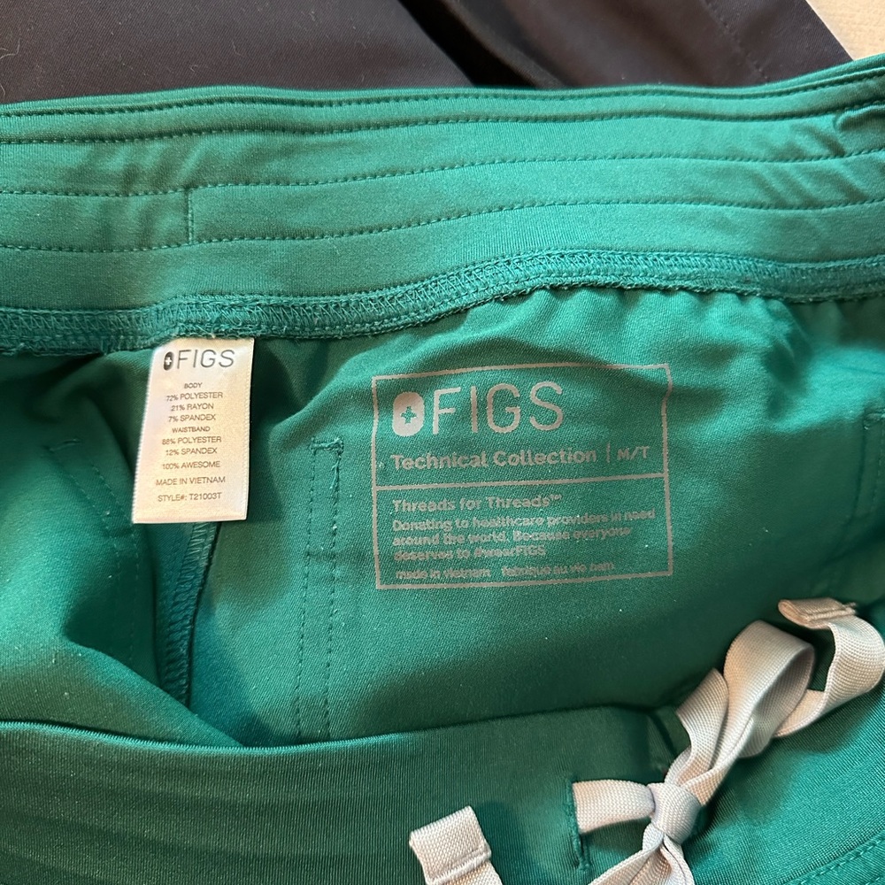 FIGS Scrub Set - Picture 6 of 6